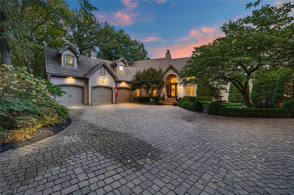 Photo 4 of 90 - 60 E Dundee Circle, Loch Lloyd, MO 64012