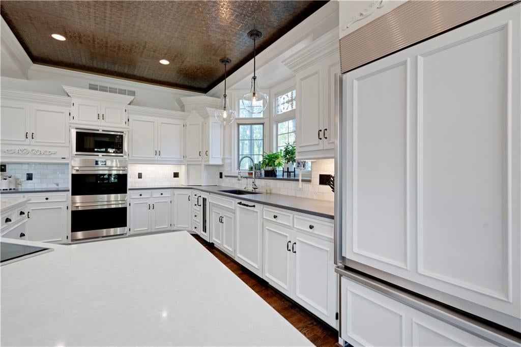 Photo 34 of 90 - 60 E Dundee Circle, Loch Lloyd, MO 64012