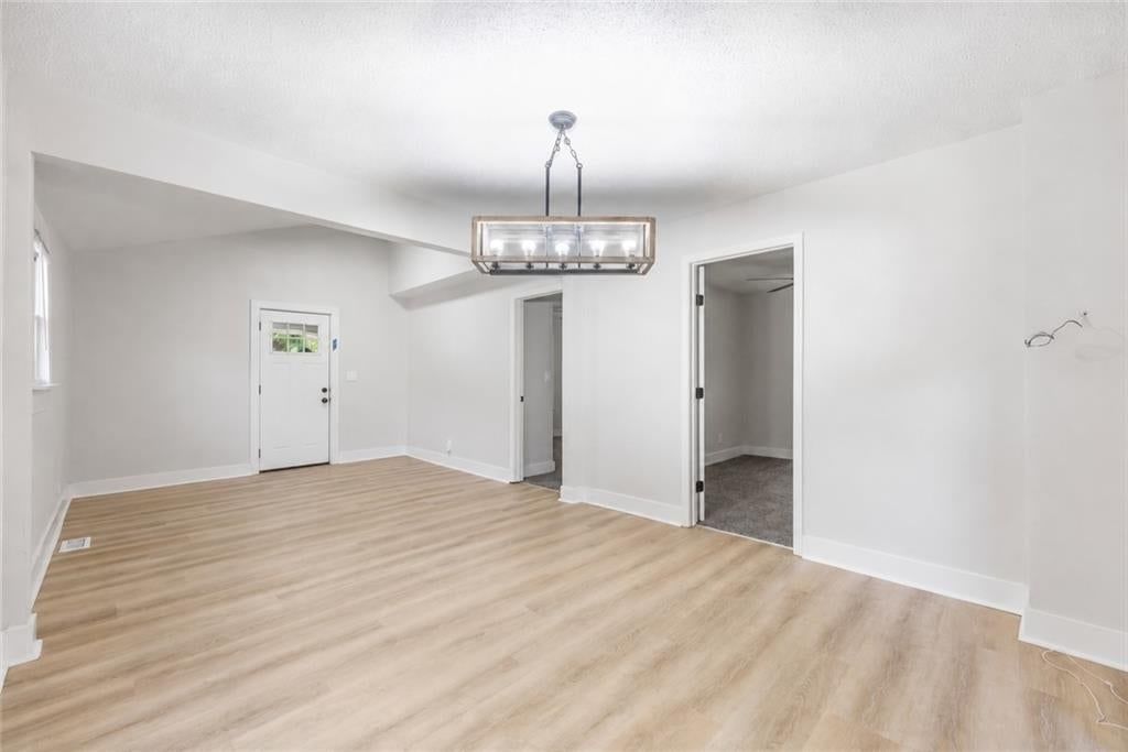 Photo 5 of 22 - 3426 Cypress Avenue, Kansas City, MO 64130