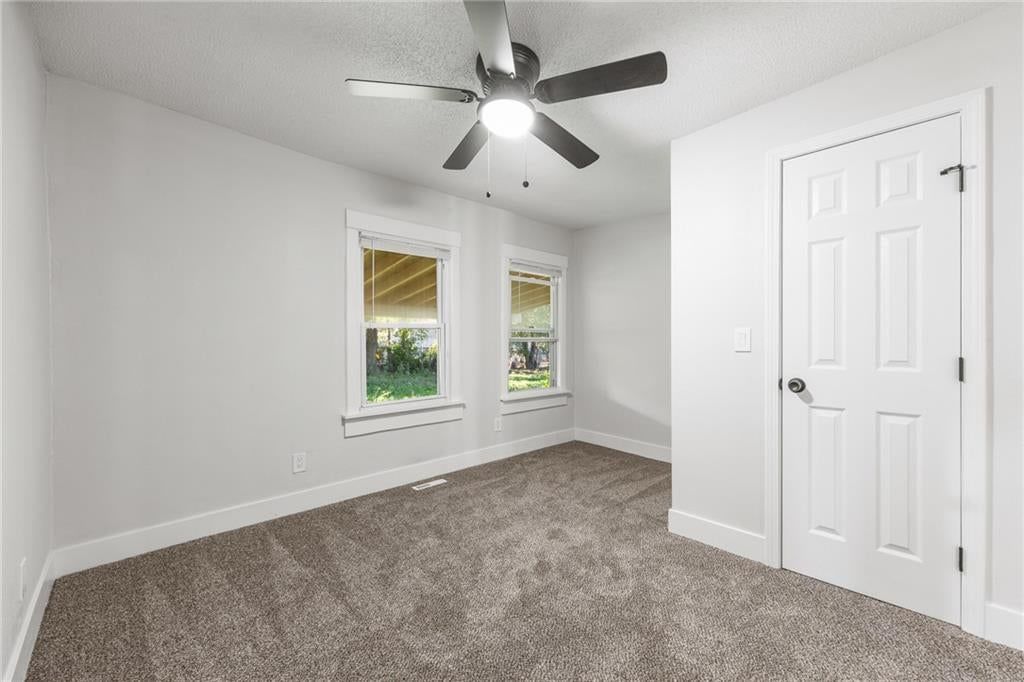 Photo 13 of 22 - 3426 Cypress Avenue, Kansas City, MO 64130