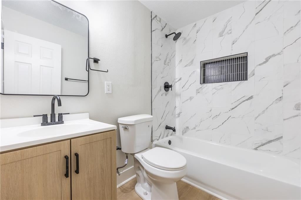 Photo 15 of 22 - 3426 Cypress Avenue, Kansas City, MO 64130