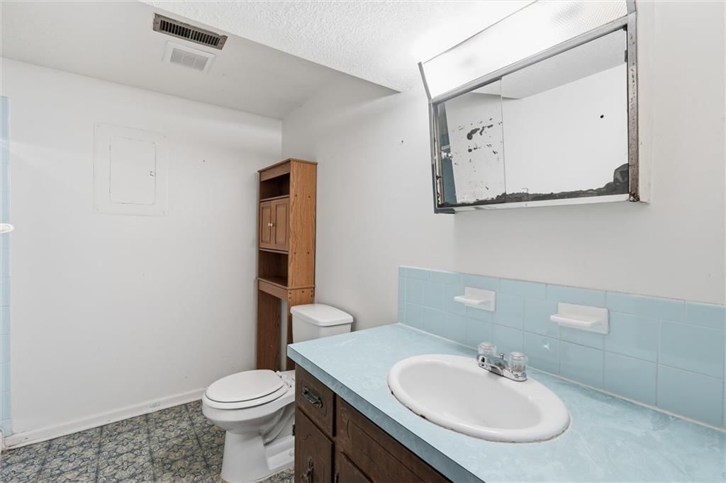 Photo 25 of 31 - 2206 Wilson Avenue, Leavenworth, KS 66048