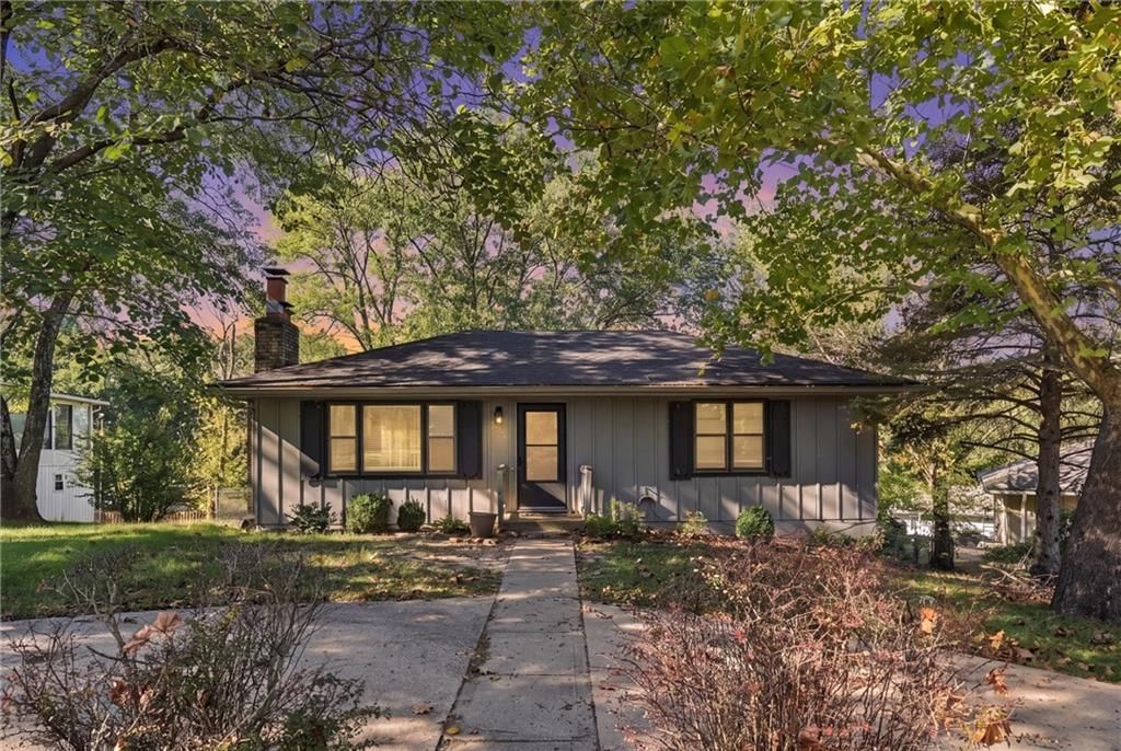 2206 Wilson Avenue, Leavenworth, KS: listing photo 2