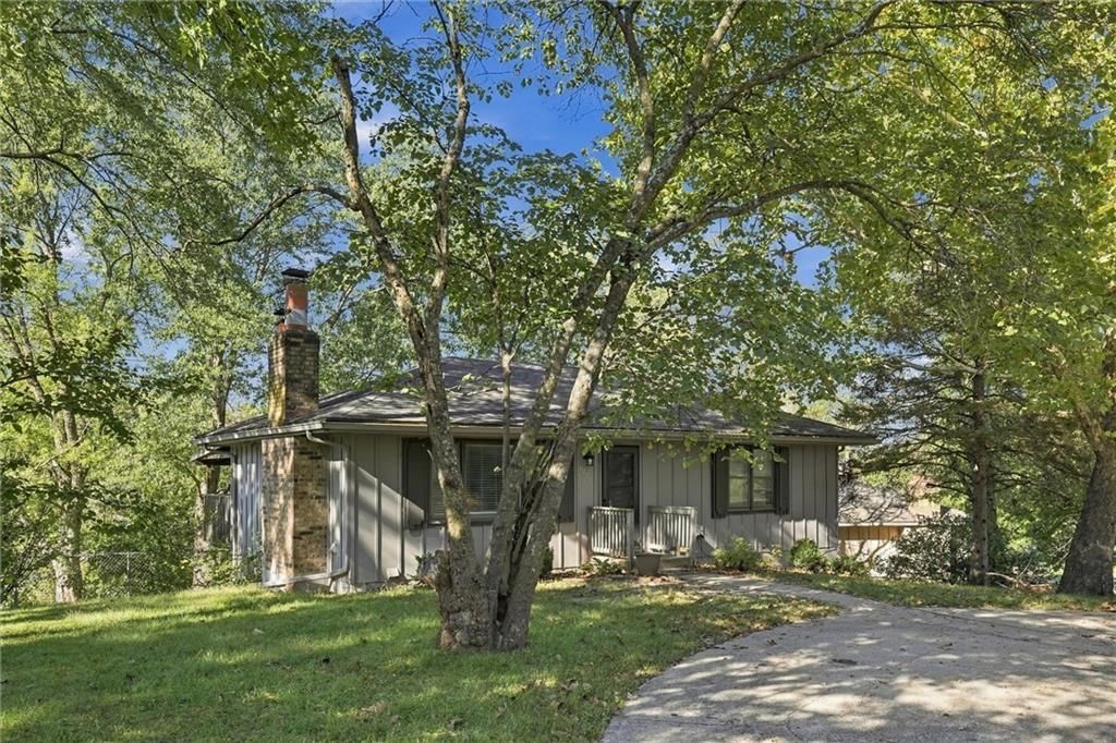2206 Wilson Avenue, Leavenworth, KS: listing photo 3