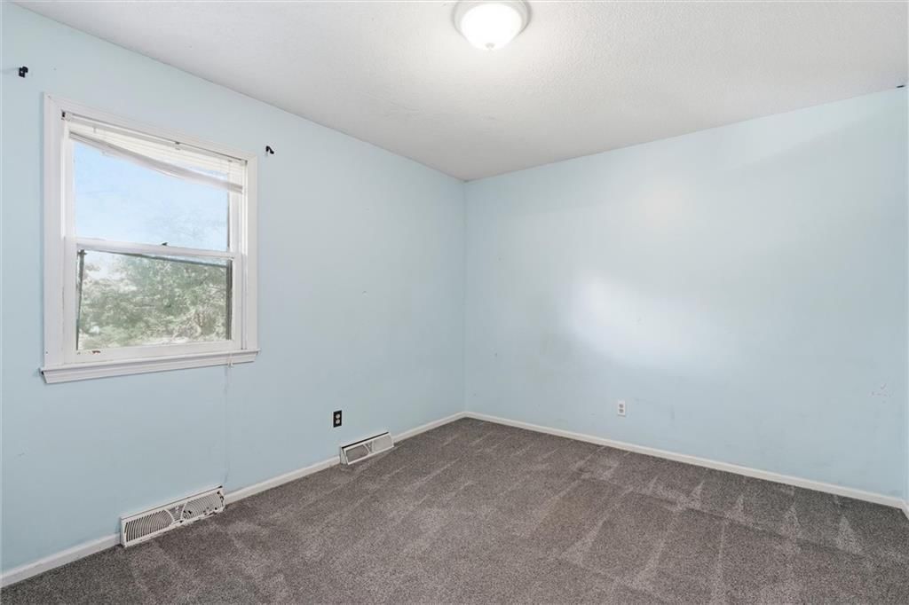 Carpet at 2206 Wilson Avenue, Leavenworth, KS 66048