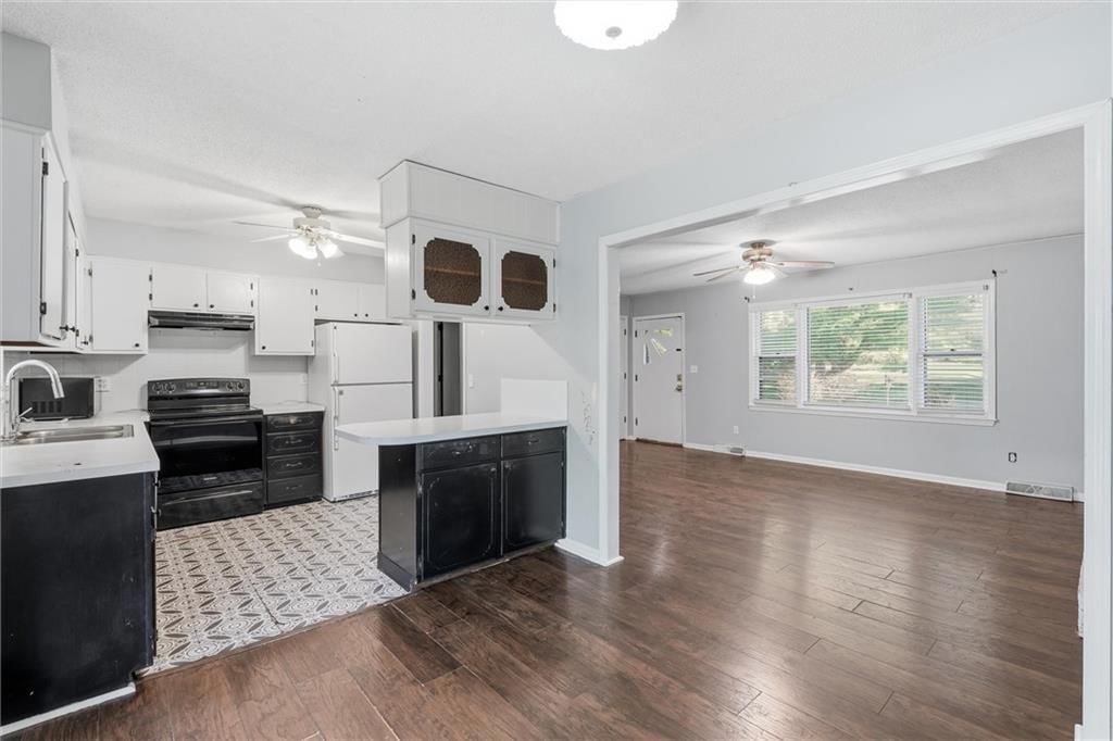 Open floor plan and tile floors at 2206 Wilson Avenue, Leavenworth, KS 66048