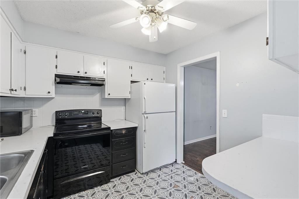 Statement lighting at 2206 Wilson Avenue, Leavenworth, KS 66048