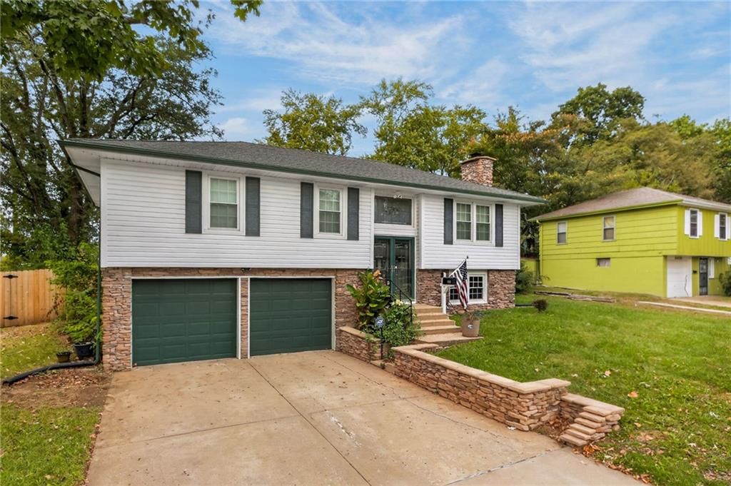 9418 Fairwood Drive, Kansas City, MO: listing photo 3