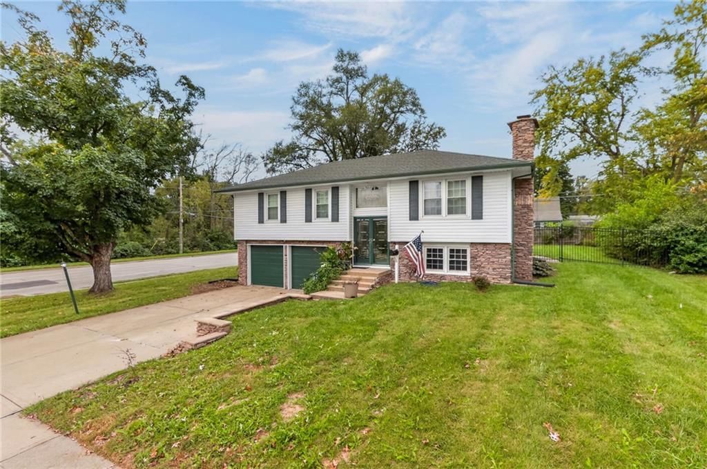 9418 Fairwood Drive, Kansas City, MO: listing photo 2