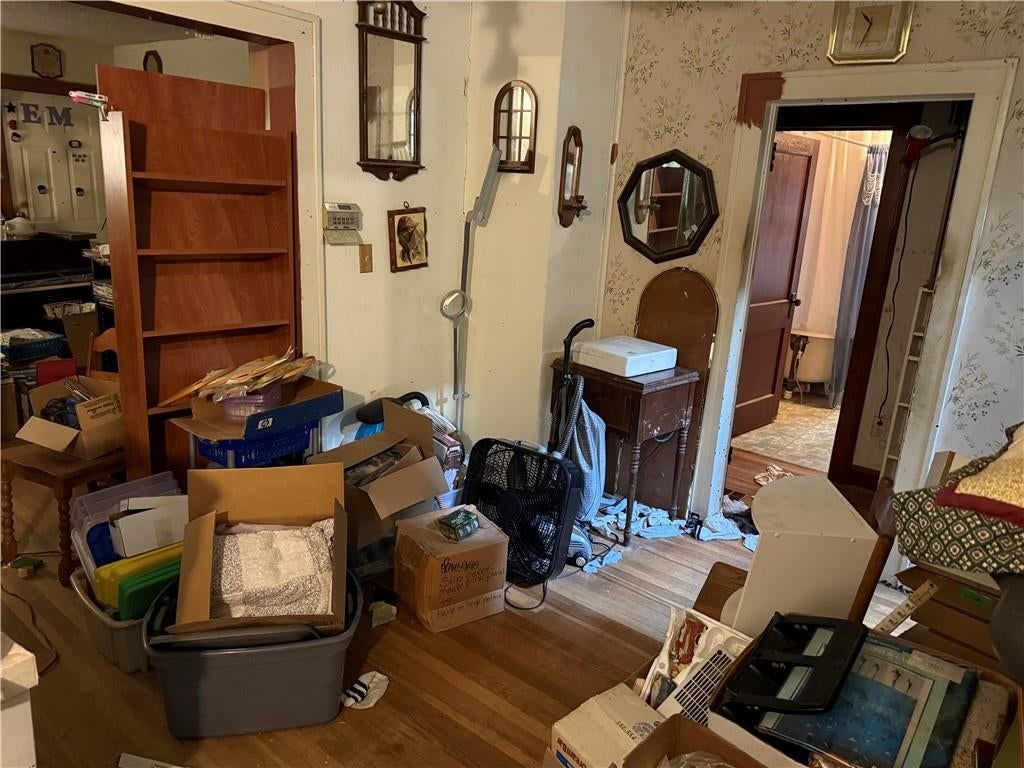 Photo 7 of 14 - 1301 E Mechanic Avenue, Independence, MO 64050