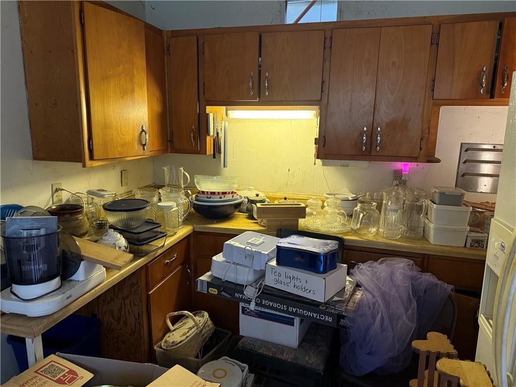Photo 5 of 14 - 1301 E Mechanic Avenue, Independence, MO 64050