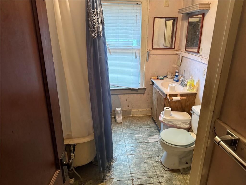 Photo 11 of 14 - 1301 E Mechanic Avenue, Independence, MO 64050