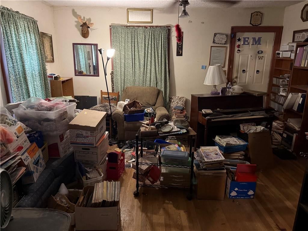 Photo 8 of 14 - 1301 E Mechanic Avenue, Independence, MO 64050