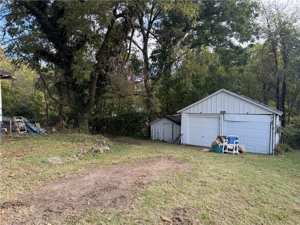 Photo 4 of 14, 1301 E Mechanic Avenue, Independence, MO 64050
