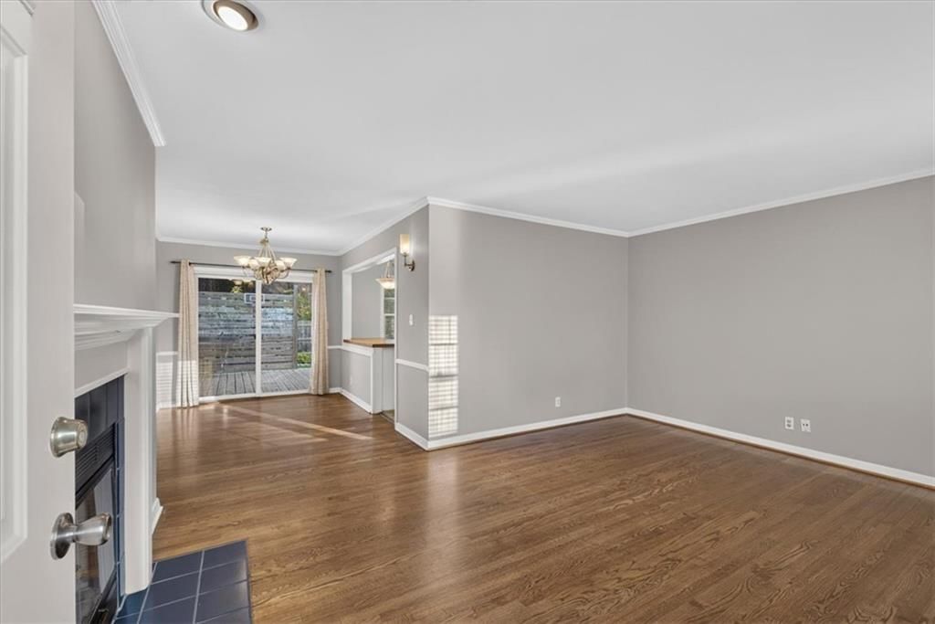 7601 Russell Street, Prairie Village, KS: listing photo 3
