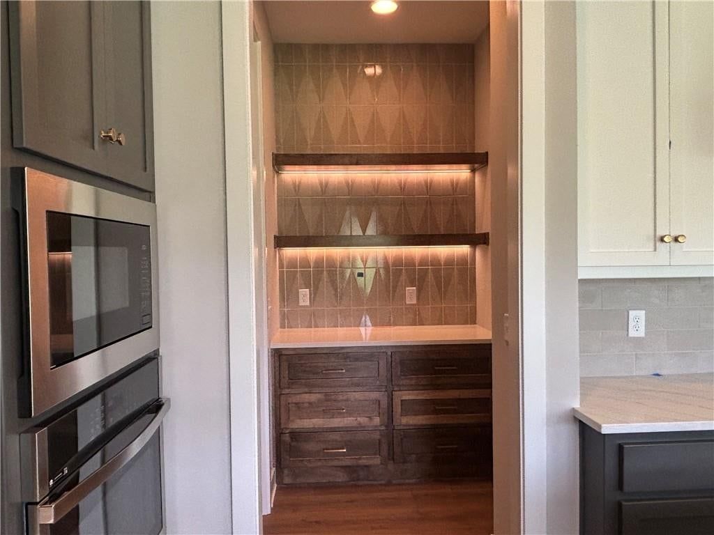 Butler's pantry at 1820 SW Arbormist Drive, Lee's Summit, MO 64082