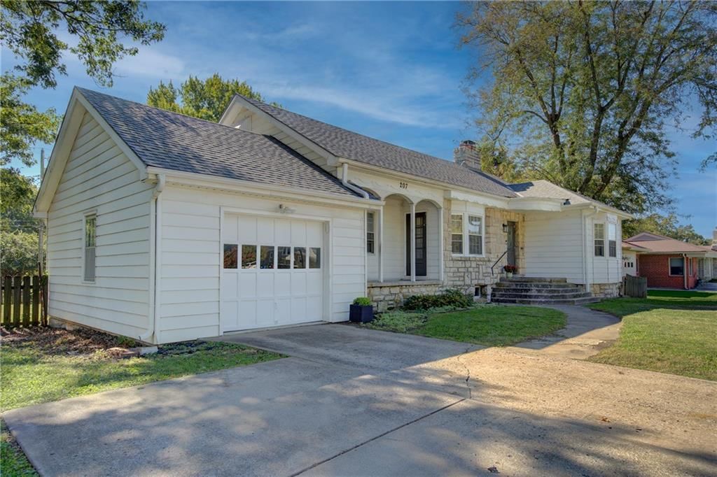 207 SW 3rd Street, Lee's Summit, MO: listing photo 3