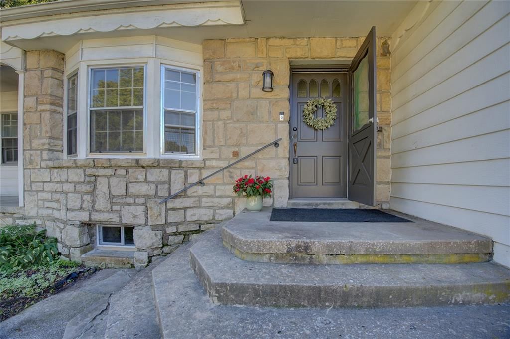 207 SW 3rd Street, Lee's Summit, MO: listing photo 2