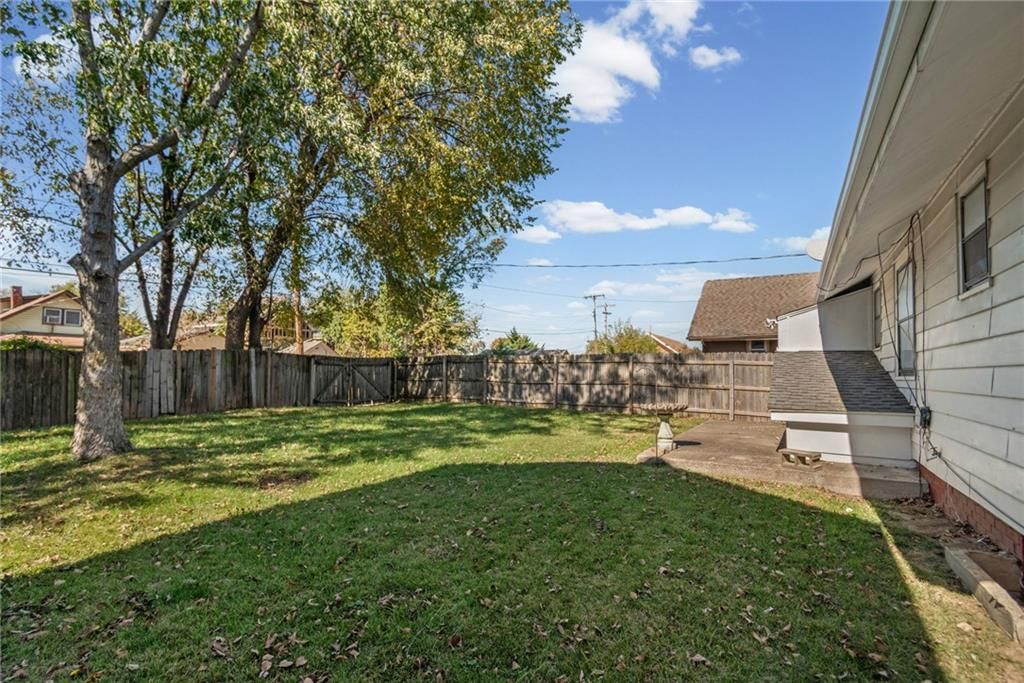 Photo 29 of 33 - 2034 Van Brunt Boulevard