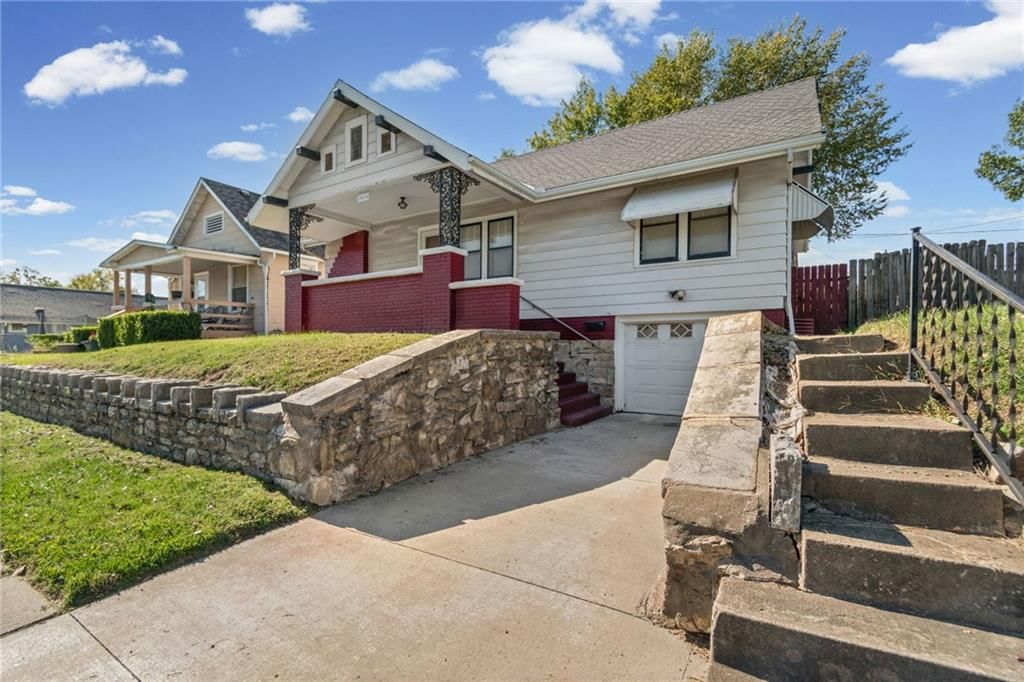2034 Van Brunt Boulevard, Kansas City, MO: listing photo 2