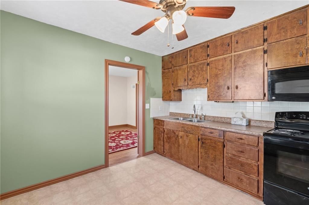 Photo 14 of 33 - 2034 Van Brunt Boulevard