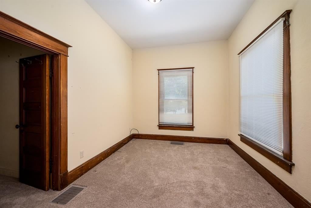 Photo 10 of 18 - 15545 Hickory Street, Basehor, KS 66007