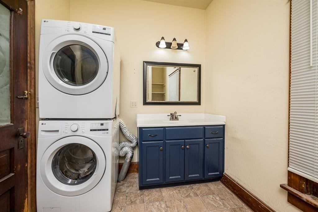 Photo 12 of 18 - 15545 Hickory Street, Basehor, KS 66007