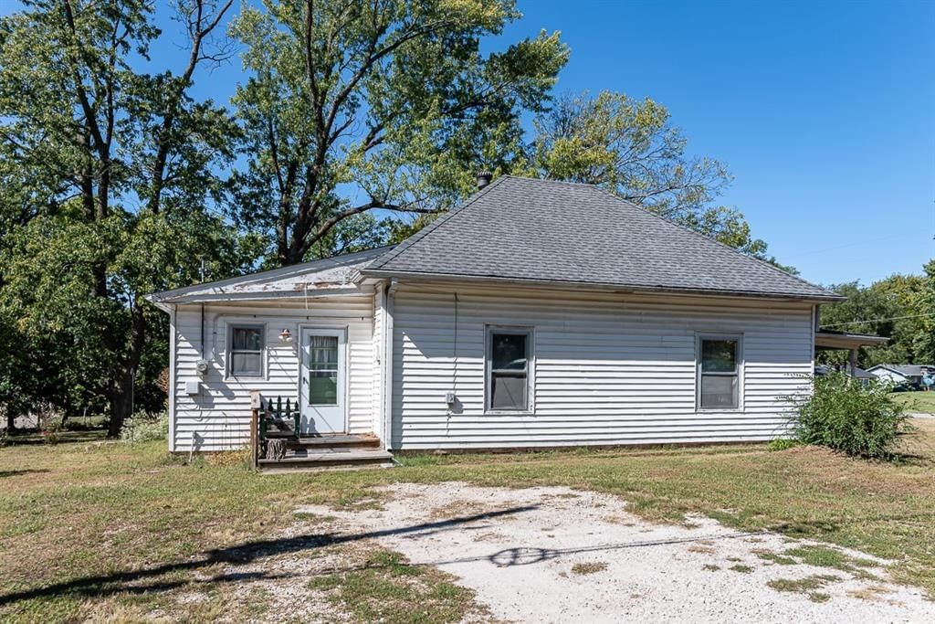 Photo 16 of 18 - 15545 Hickory Street, Basehor, KS 66007