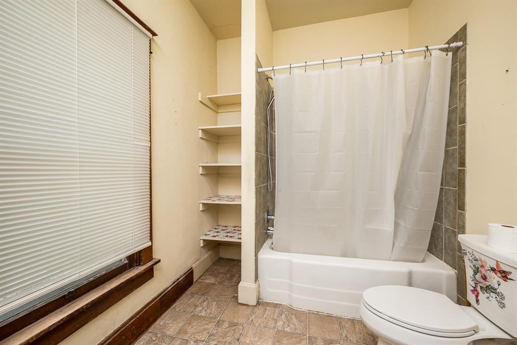 Photo 13 of 18 - 15545 Hickory Street, Basehor, KS 66007