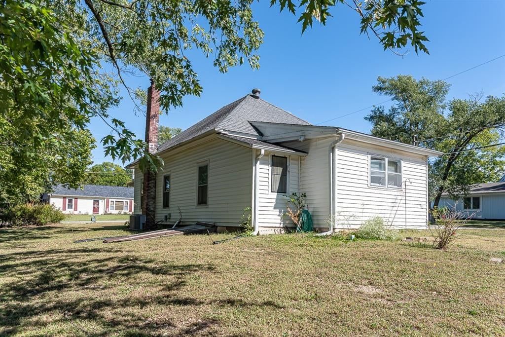 Photo 18 of 18 - 15545 Hickory Street, Basehor, KS 66007