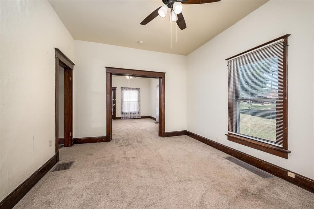 Photo 5 of 18 - 15545 Hickory Street, Basehor, KS 66007