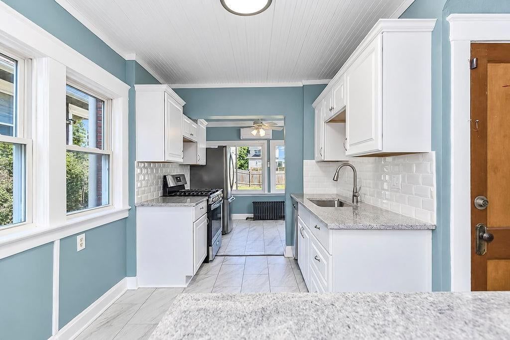 Photo 9 of 28 - 4217 Holmes Street, Kansas City, MO 64110