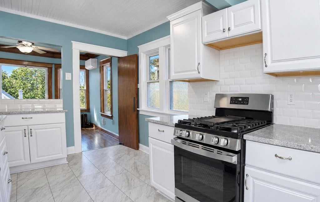 Photo 12 of 28 - 4217 Holmes Street, Kansas City, MO 64110