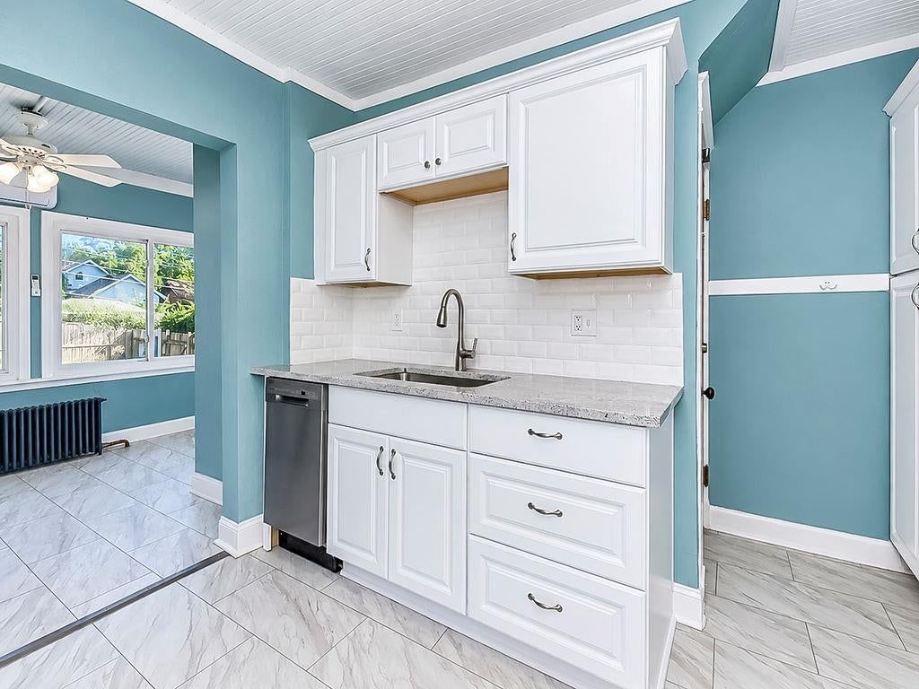 Photo 10 of 28 - 4217 Holmes Street, Kansas City, MO 64110
