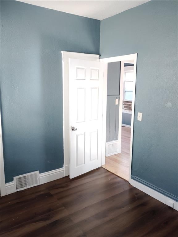Photo 10 of 19 - 3421 Flora Avenue, Kansas City, MO 64109