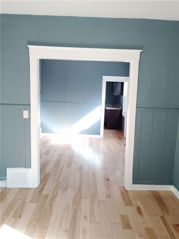 Photo 15 of 19 - 3421 Flora Avenue, Kansas City, MO 64109