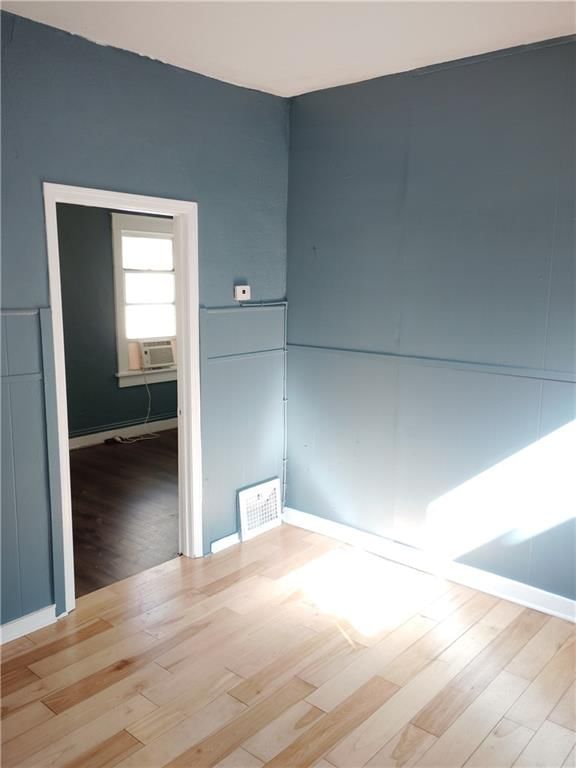Photo 9 of 19 - 3421 Flora Avenue, Kansas City, MO 64109