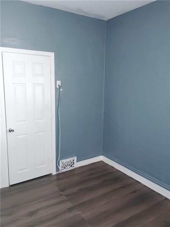 Photo 11 of 19 - 3421 Flora Avenue, Kansas City, MO 64109