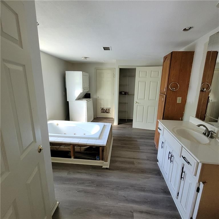 Photo 12 of 58 - 11909 E Kentucky Avenue, Sugar Creek, MO 64054