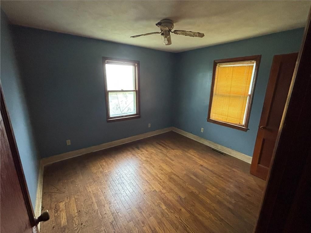 Photo 6 of 7 - 710 Pine Street, Belton, MO 64012
