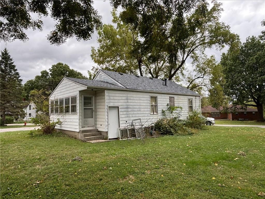 710 Pine Street, Belton, MO: listing photo 2