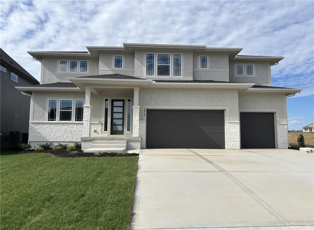 1816 SW Arbormist Drive, Lee's Summit, MO 64082