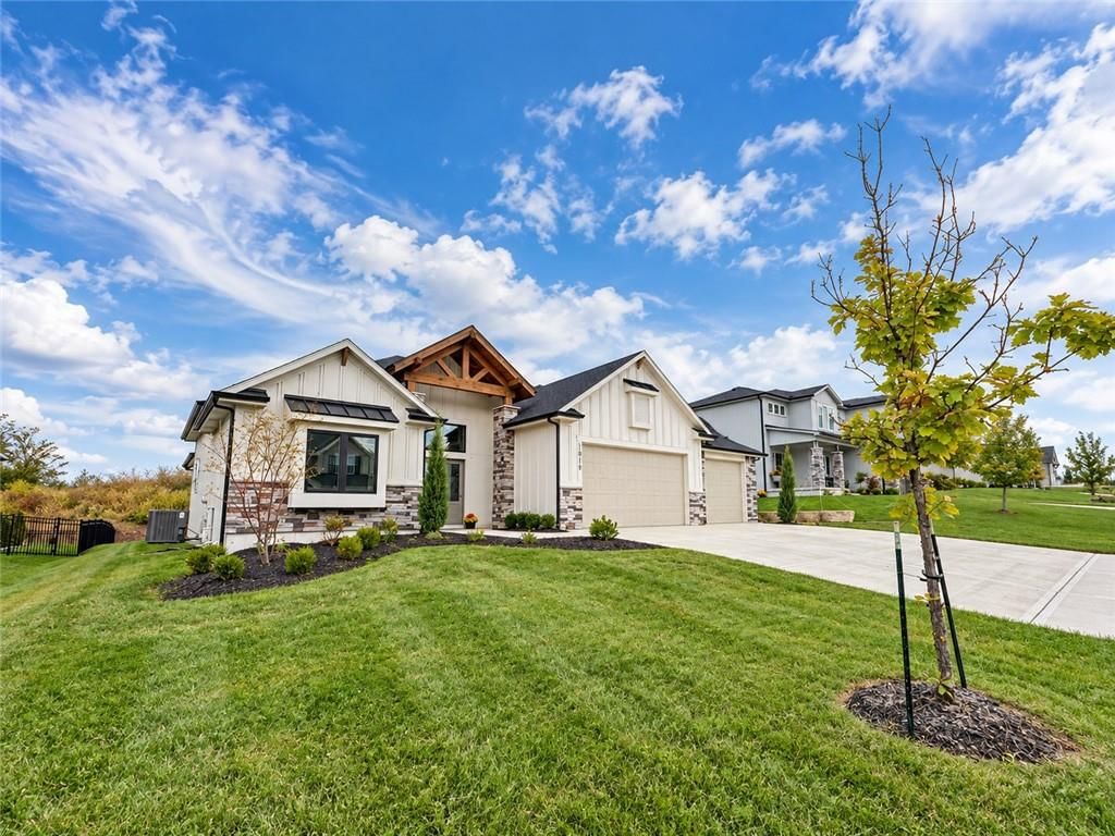 1616 SW 27th Street, Lee's Summit, MO: listing photo 2