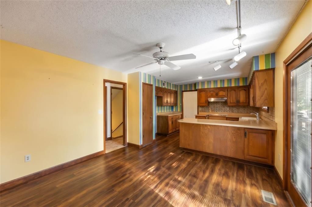 Photo 8 of 27 - 14705 W 91st Place, Lenexa, KS 66215