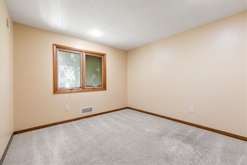 Photo 17 of 27 - 14705 W 91st Place, Lenexa, KS 66215
