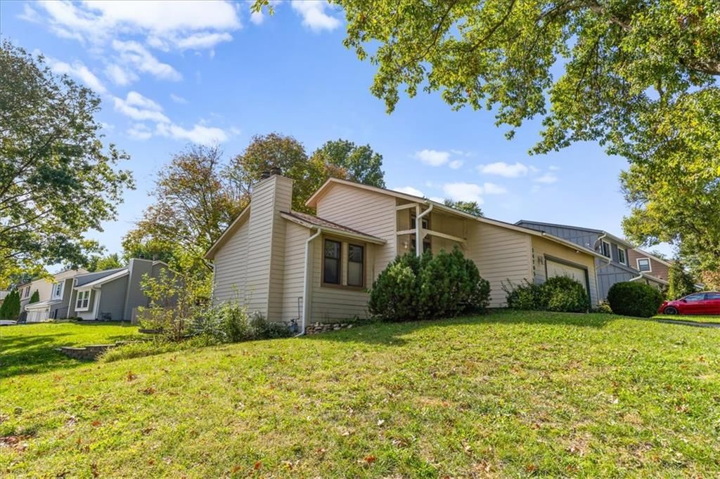 Photo 3 of 27 - 14705 W 91st Place, Lenexa, KS 66215
