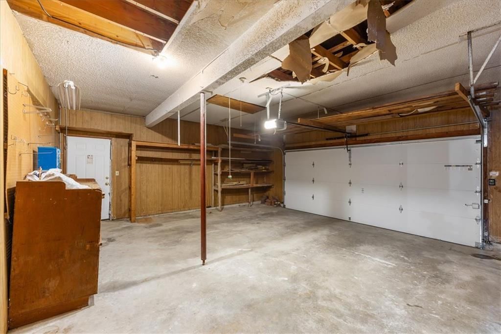 Garage storage system at 14705 W 91st Place, Lenexa, KS 66215