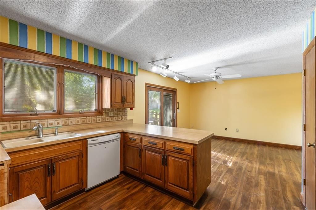 Photo 10 of 27 - 14705 W 91st Place, Lenexa, KS 66215