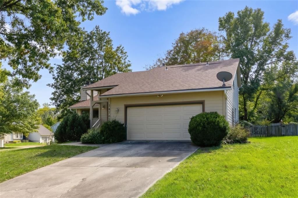 Photo 2 of 27 - 14705 W 91st Place, Lenexa, KS 66215