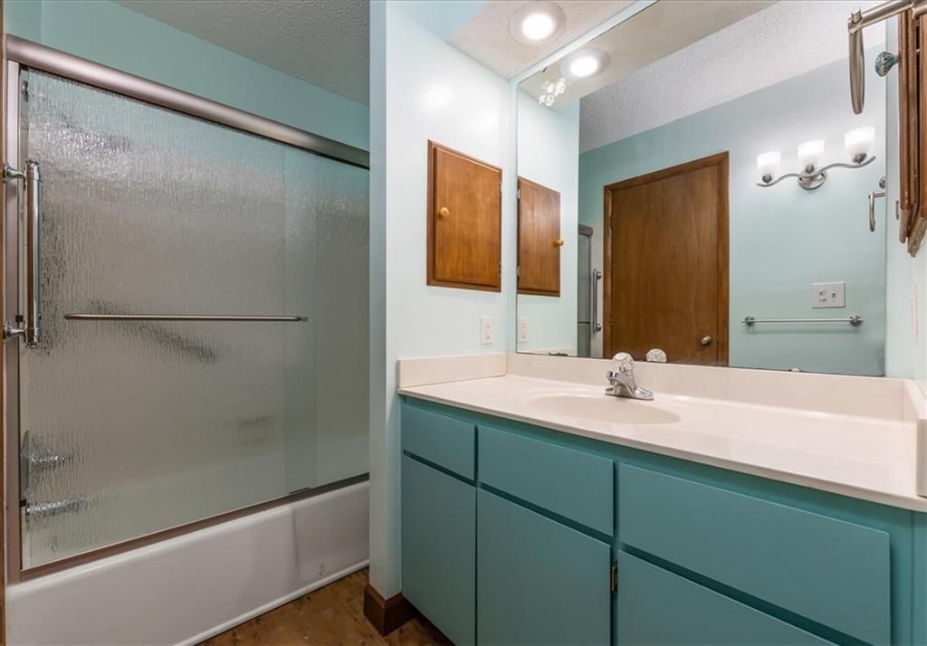 Photo 12 of 27 - 14705 W 91st Place, Lenexa, KS 66215